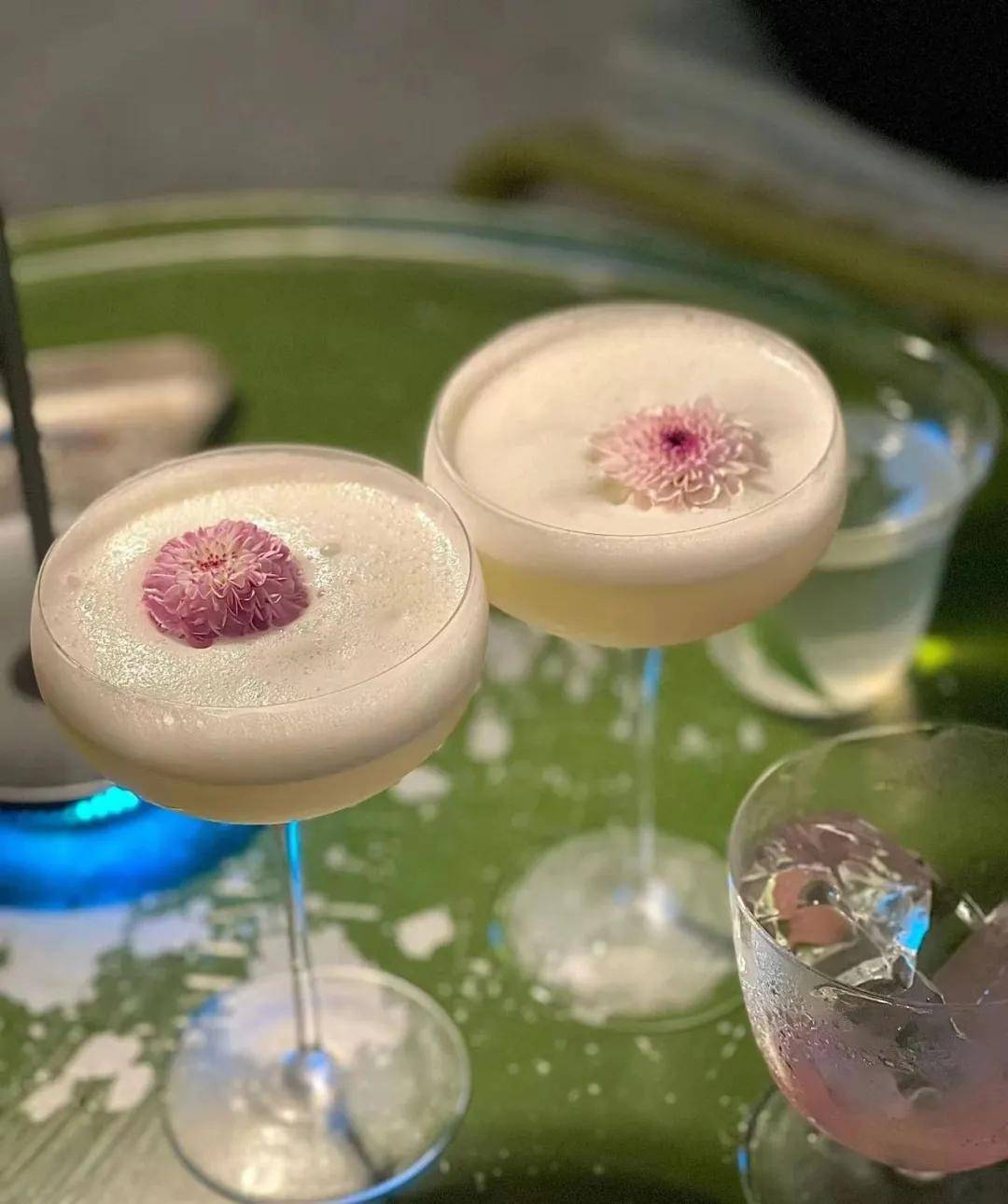 年輕人偏愛“微醺” 似酒非酒的無酒精飲料正引領即飲新風尚